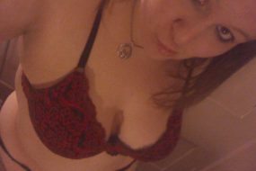 Bi-Sexual Small Town Girl Looking To Have Some Dirty Fun