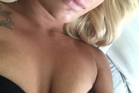 Slipperybean girl selling nude, sexy pics