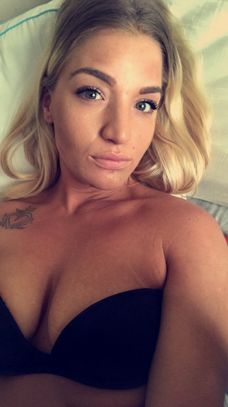 I’m a great girl with a huge ass, oops I mean heart, and will go to any lengths to make sure my people are happy. Slipperybean girl selling nude, sexy pics