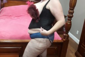 Voluptuous Vixen Is On ThePink.Club Selling Her Nudes, Sextapes & Videos